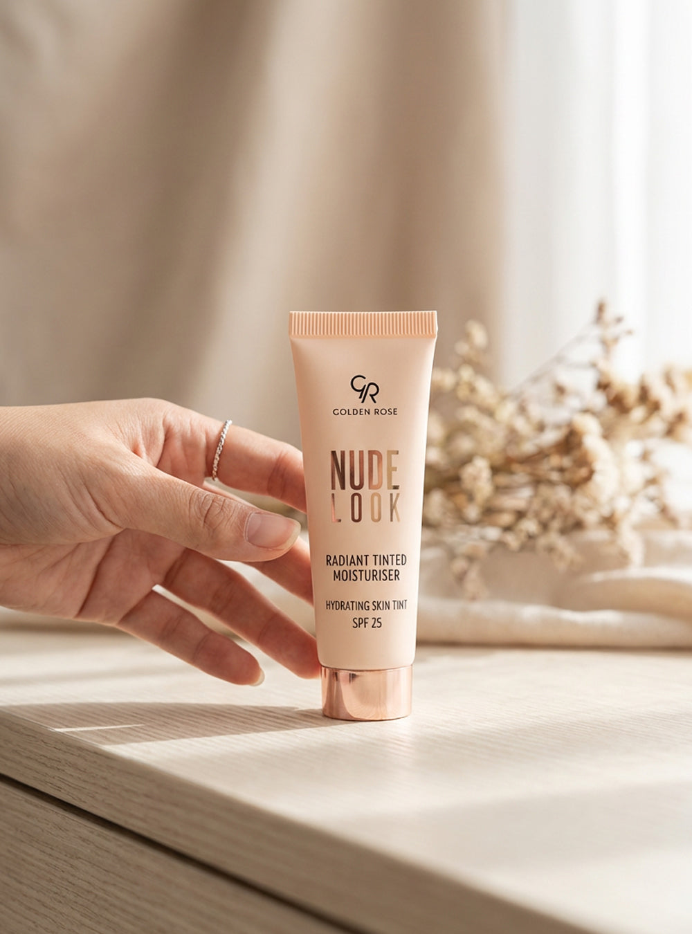 Nude Look Radiant Tinted Moisturiser